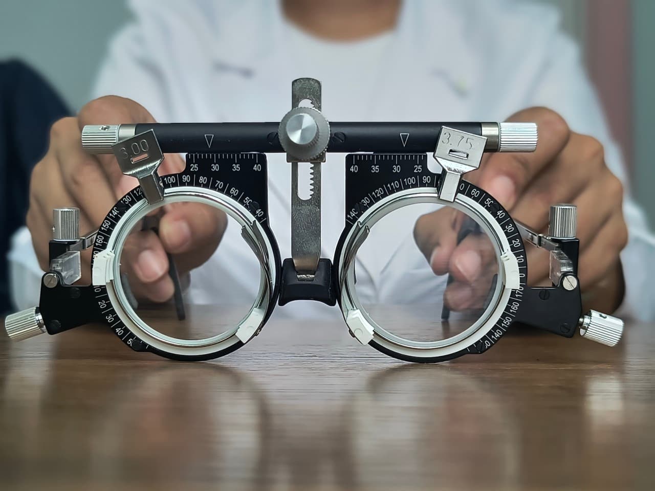 Consulta personalizada de oftalmología para paciente adulto